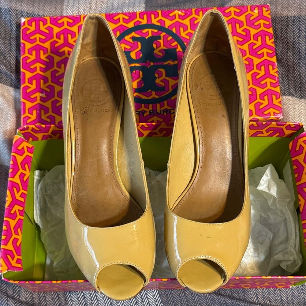 Tory Burch beige Patent Peep-Toe Heels